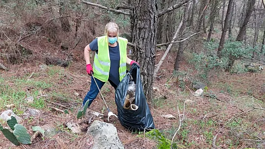 Kayaköy'de 3 ton çöp toplandı