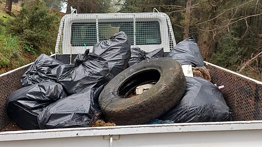 Kayaköy'de 3 ton çöp toplandı