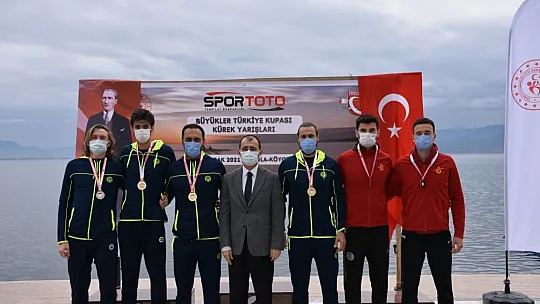 Ezeli rekabet kürek yarışlarında yaşandı