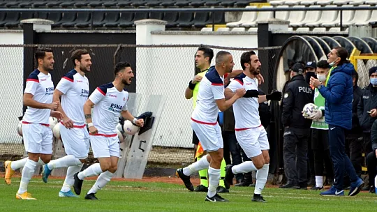 Şimşekler, galibiyeti kaçırdı 1-1