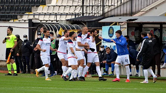 Şimşekler, galibiyeti kaçırdı 1-1