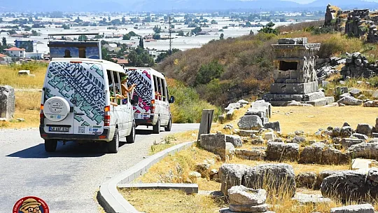 Uysal, 'Seyahat acentelerine özel destek şart'