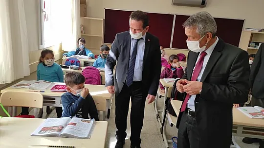 İlçe Başkanı Öztürk açılan okulları ziyaret etti