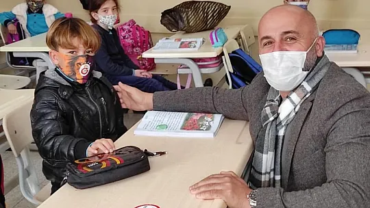 İlçe Başkanı Öztürk açılan okulları ziyaret etti