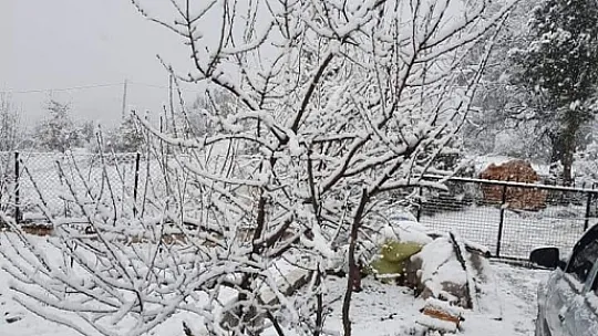 Yüksek bölgelere yine kar yağdı