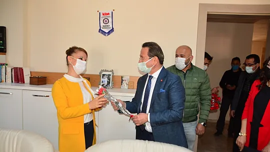 İlçe Başkanı Öztürk emekçi kadınları ziyaret etti