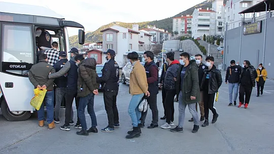 İnternet korsanları adliyeye sevk edildi
