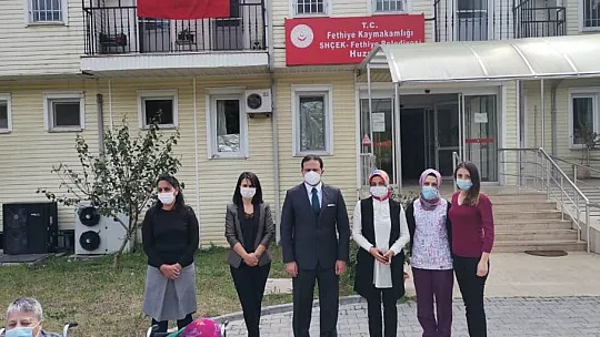 Kaymakam Fırat huzurevi sakinlerini ziyaret etti