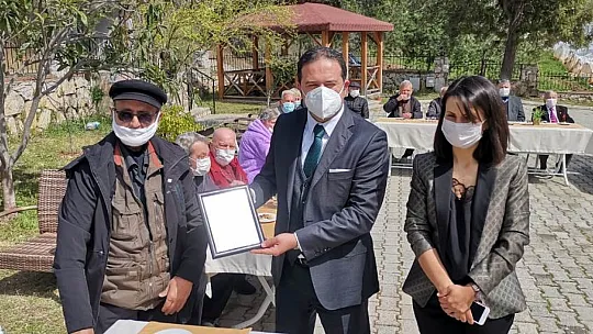 Kaymakam Fırat huzurevi sakinlerini ziyaret etti