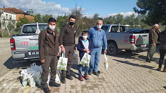 Orman Haftası dolayısıyla öğrencilere lavanta fidanı dağıtıldı 