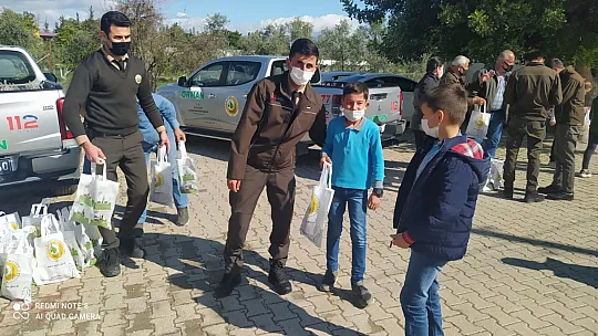 Orman Haftası dolayısıyla öğrencilere lavanta fidanı dağıtıldı 