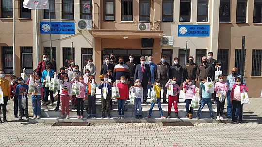 Orman Haftası dolayısıyla öğrencilere lavanta fidanı dağıtıldı 