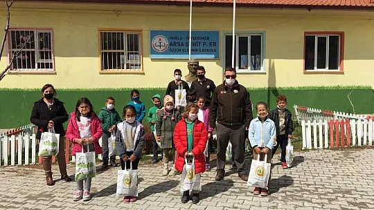 Orman Haftası dolayısıyla öğrencilere lavanta fidanı dağıtıldı 