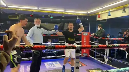 Mini Tyson'ın bileği bükülmüyor 