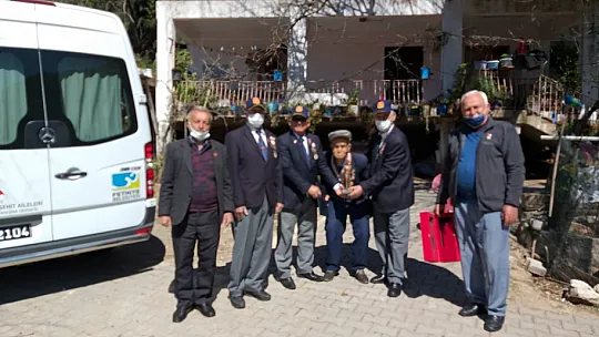 68 yıl sonra gelen madalya duygusal anlar yaşattı 