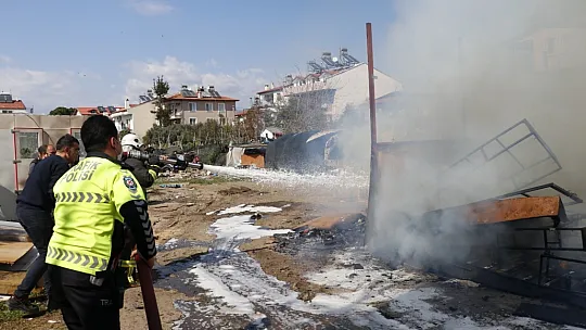 Fethiye'de ikinci el eşya mağazasının deposunda yangın çıktı