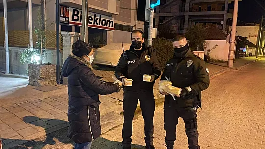 Hayırsever vatandaşlardan sıcak jest 