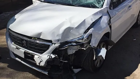 Seydikemer'de otomobille çarpışan motosikletli öldü