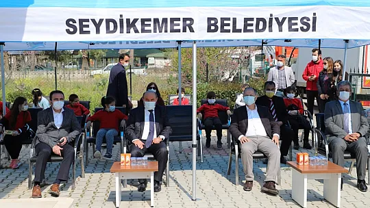 Seydikemer'de kitap kurtları ödüllendirildi