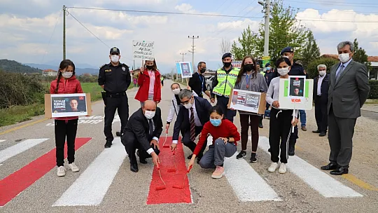 Başkan Otgöz, yaya şeridini kırmızıya boyadı