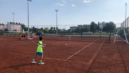 Dalaman 14 Yaş Bahar Tenis Turnuvası'na ev sahipliği yaptı