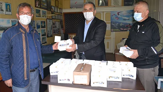 Fitre zekat zarfları muhtarlara teslim ediliyor 