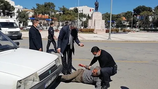 İşsiz vatandaş valilik önünde kendini bıçakladı