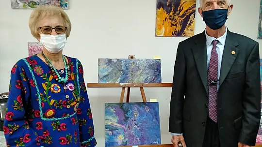 Dinçer, ilk kişisel resim sergisini açtı