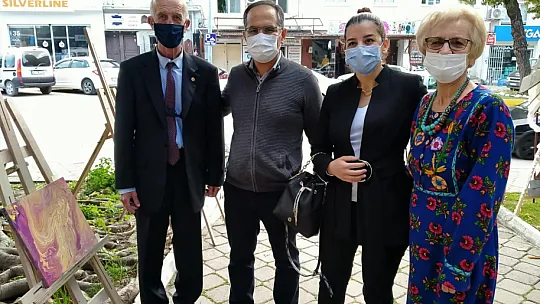 Dinçer, ilk kişisel resim sergisini açtı