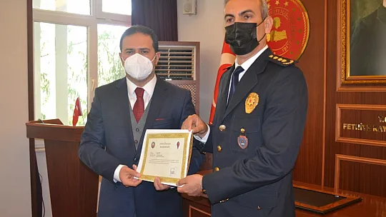 Kaymakam Fırat'tan polislere başarı belgesi