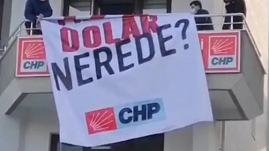 CHP Muğla İl Binasındaki '128 milyar dolar nerede?' yazılı afiş kaldırıldı