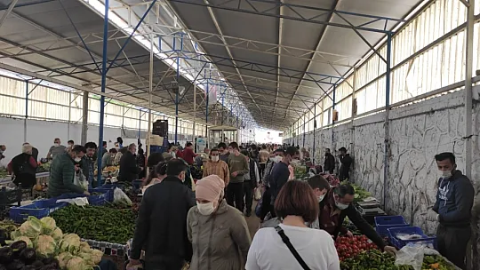 Kansız pazar esnafı ve vatandaşların sorunlarını dinledi 