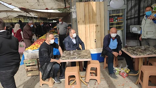 Kansız pazar esnafı ve vatandaşların sorunlarını dinledi 