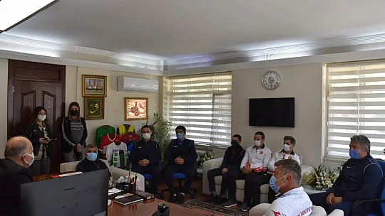 Sporcular ve antrenörlerden İlman'a ziyaret
