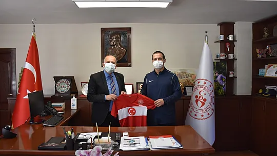 Sporcular ve antrenörlerden İlman'a ziyaret