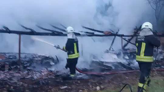 Arı kovanları yandı