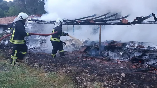 Arı kovanları yandı