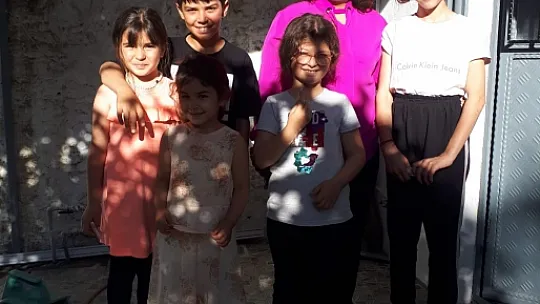 Muhtar Taşar'dan minikleri sevindiren bayram