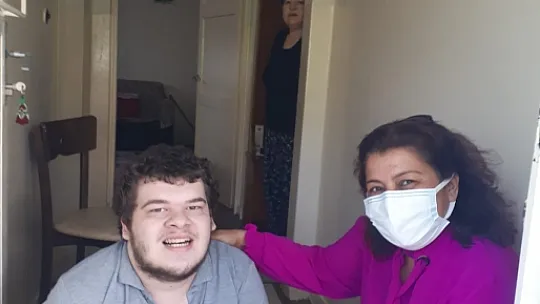 Muhtar Taşar'dan minikleri sevindiren bayram