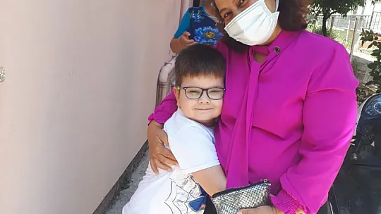 Muhtar Taşar'dan minikleri sevindiren bayram