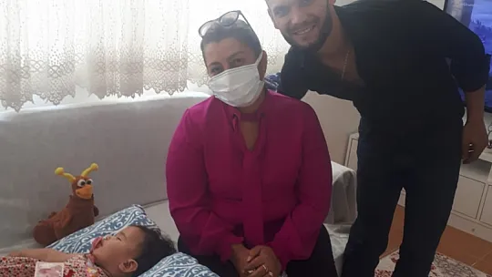 Muhtar Taşar'dan minikleri sevindiren bayram