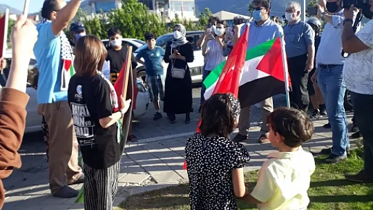 İsrail'in Kudüs'e saldırısına konvoylu protesto 