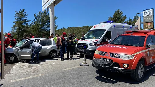 Bodrum-Milas Karayolu'nda kaza:2'si ağır 3 yaralı