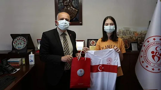 Online yarışmalarda dereceye giren öğrenciler ödüllerini aldı