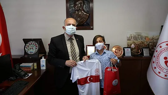 Online yarışmalarda dereceye giren öğrenciler ödüllerini aldı