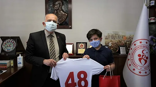 Online yarışmalarda dereceye giren öğrenciler ödüllerini aldı