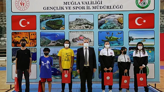 Dereceye giren sporcular ödüllerini aldılar