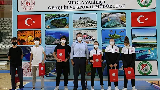 Dereceye giren sporcular ödüllerini aldılar
