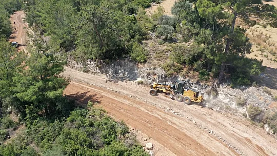 Seydikemer Belediyesi stabilize yol çalışmasına devam ediyor
