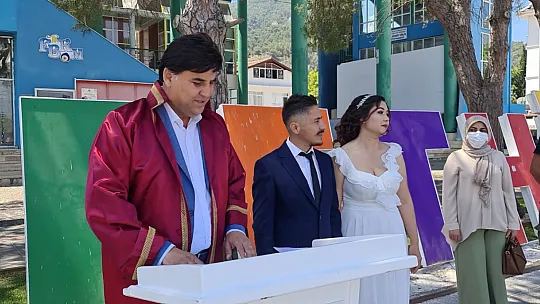 Karaca nikah kıydı, normalleşme bekleniyor